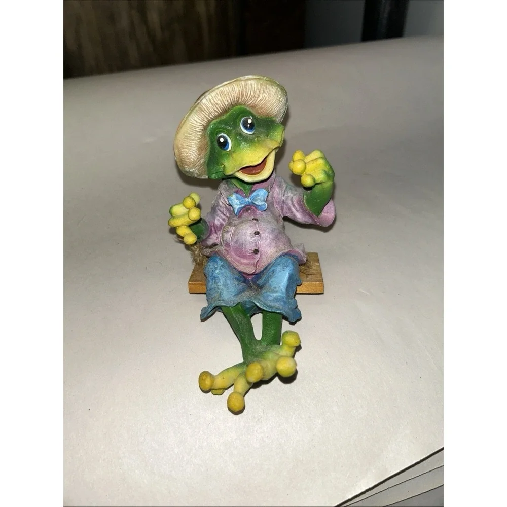 Vintage Frog Figurine Shelf Sitter Holder So Cute! Garden Decor